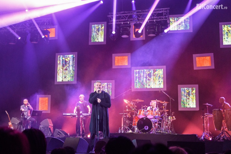 RECENZIE: Poveşti de iubire pe ritmuri de baladă cu Holograf la Sala Palatului (FOTO)