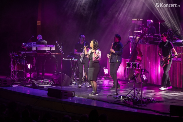 RECENZIE: Caro Emerald la Sala Palatului – un concert ca o vară tropicală (FOTO)