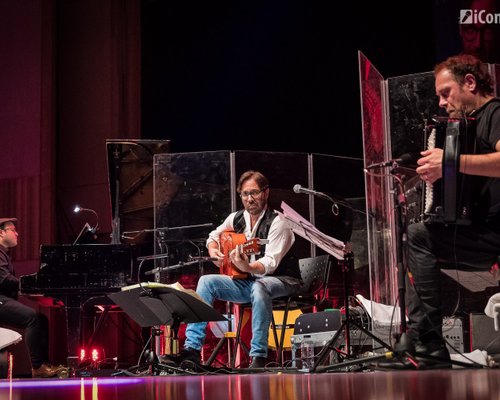 RECENZIE: Despre măiestrie muzicală şi jazz-fusion de calitate cu Al Di Meola la Bucureşti (FOTO)