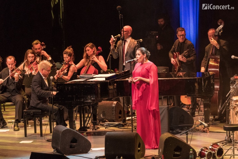 FOTO: Pink Martini la Sala Palatului din Bucureşti