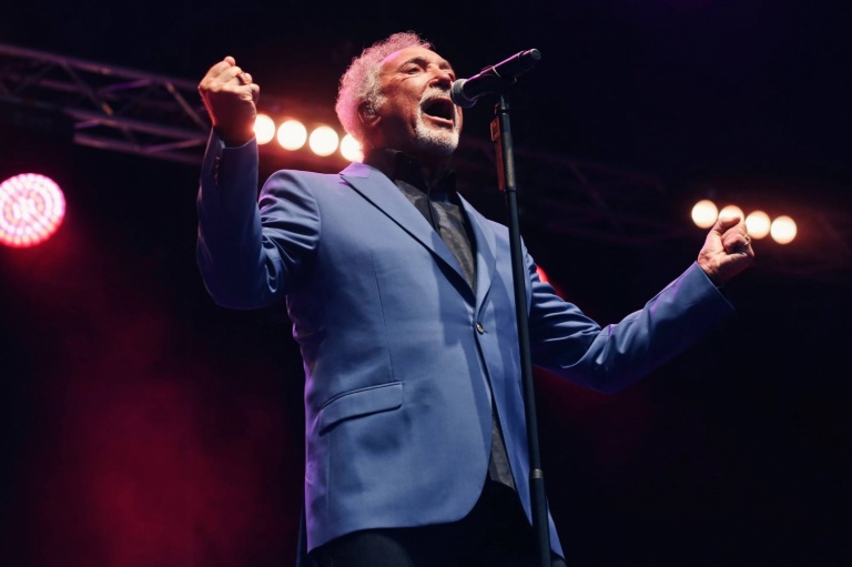 CONCURS: Câştigă invitaţii la concertul Tom Jones de la Cluj-Napoca