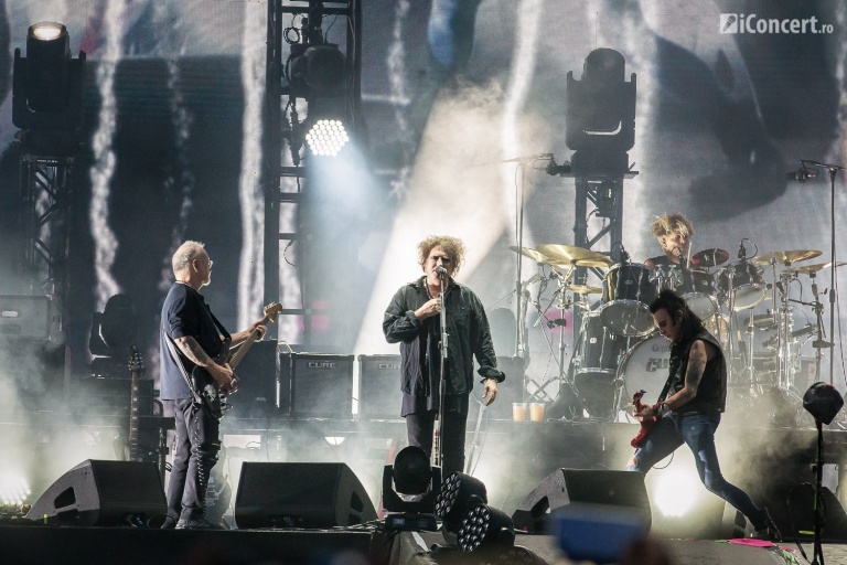 FOTO: The Cure şi Editors în Piaţa Constituţiei din Bucureşti