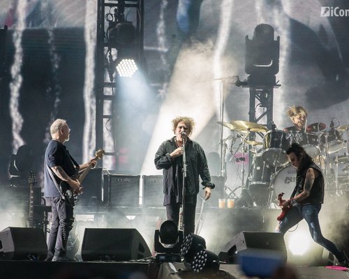 FOTO: The Cure şi Editors în Piaţa Constituţiei din Bucureşti