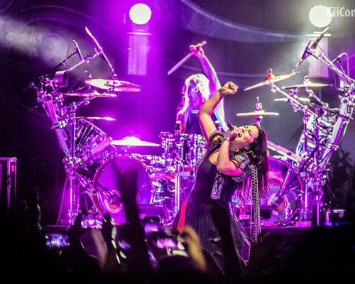 RECENZIE: Evanescence la Bucureşti – un concert intens și plin de nostalgie  (FOTO)