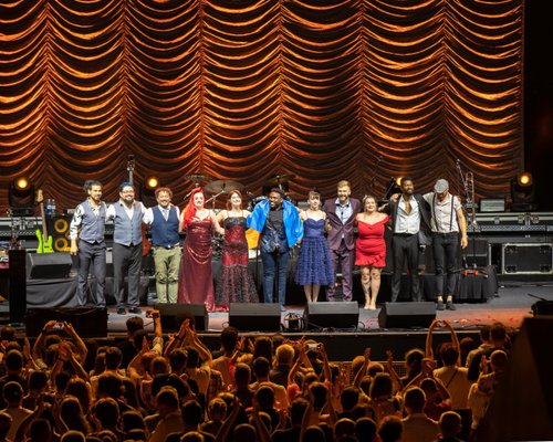 RECENZIE: Coveruri de excepție și surprize de proporții la concertul Postmodern Jukebox la București (FOTO)
