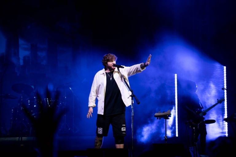 RECENZIE: James Arthur și-a surprins fanii în toate felurile, în concertul de la București (POZE)