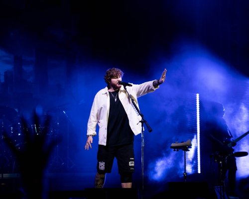 RECENZIE: James Arthur și-a surprins fanii în toate felurile, în concertul de la București (POZE)