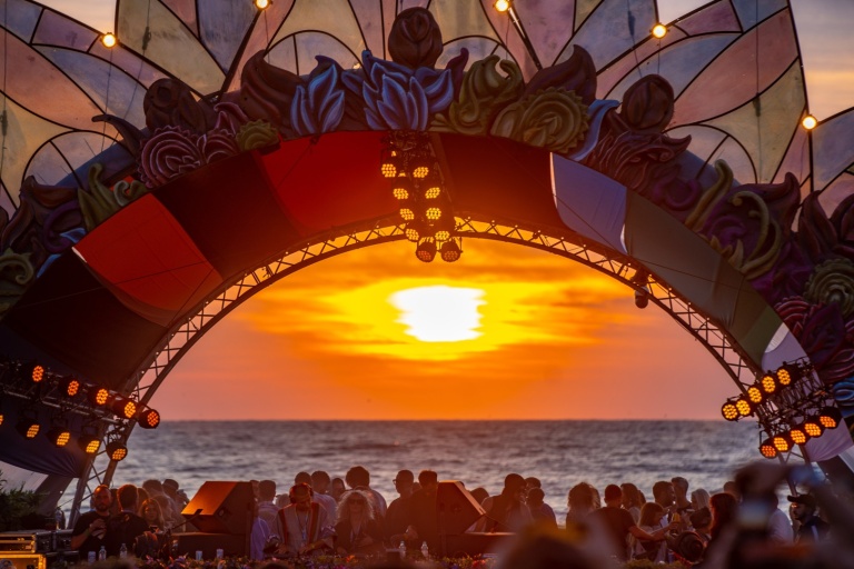 NEVERSEA 2023: sistem de plată, check-in și acces la festival
