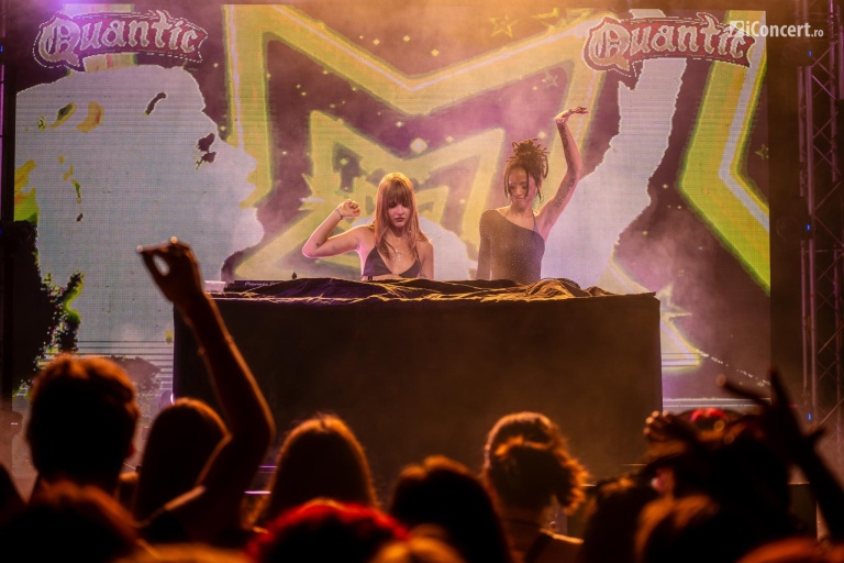 FOTO: Victoria De Angelis (DJ Set) în Quantic Club din București