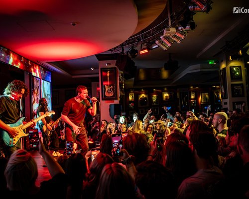 FOTO: The Motans la Hard Rock Cafe din Bucureşti
