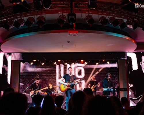 FOTO: byron la Hard Rock Cafe din Bucureşti