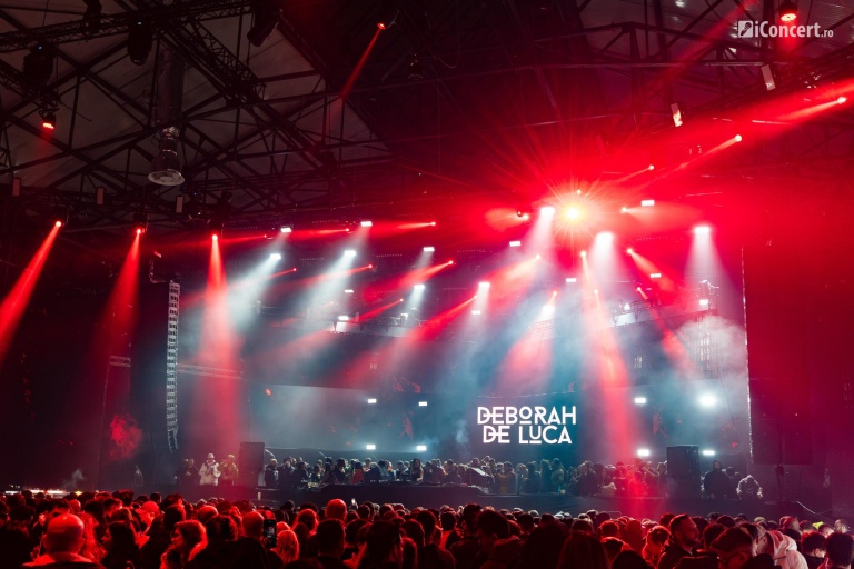FOTO: Deborah de Luca la Hala Laminor din Bucureşti