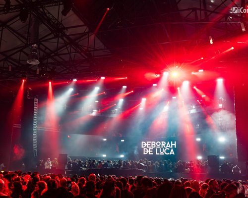 FOTO: Deborah de Luca la Hala Laminor din Bucureşti