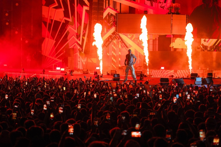 Beach, Please! 2026: Campanie cu peste 500 de creatori internaționali și o audiență de peste 100 de milioane de utilizatori