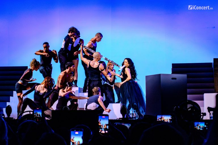 FOTO: Rosalía la Palau Sant Jordi din Barcelona