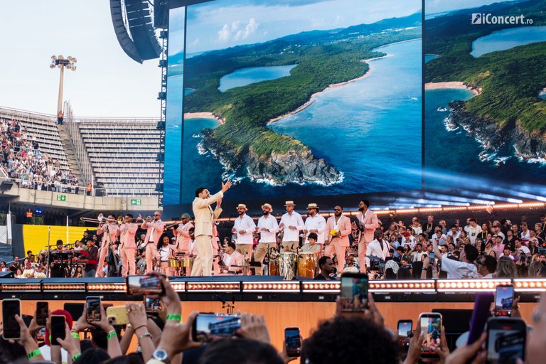 FOTO: Bad Bunny la Estadi Olímpic Lluís Companys din Barcelona