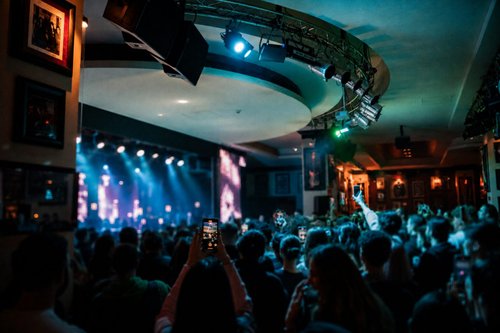 Artiștii debutanți din România sunt invitați la The Monday Showcase, competiție cu premii de 10.000 de euro
